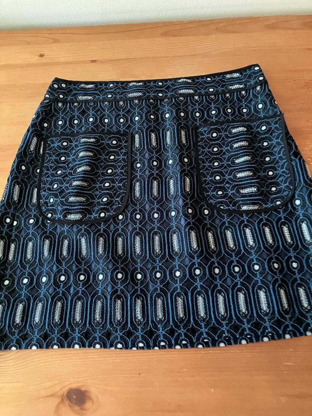 LOFT Petit Ladies' Mini Skirt Blue color 2 Pockets Size 6P